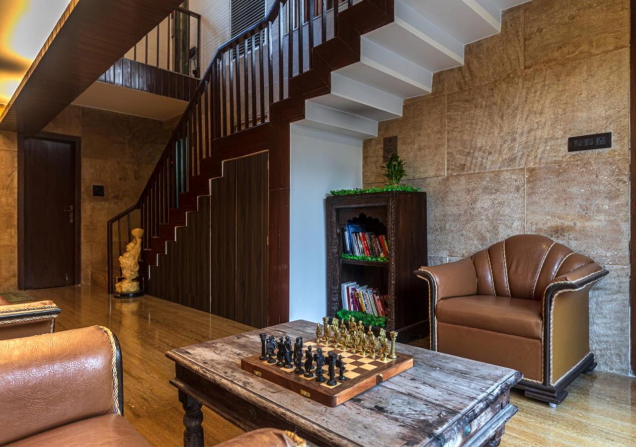 Saffronstays Urja, Lonavala - Private Villa With 2 Pools, Spa Room, Private Elevator & Waterfall Экстерьер фото