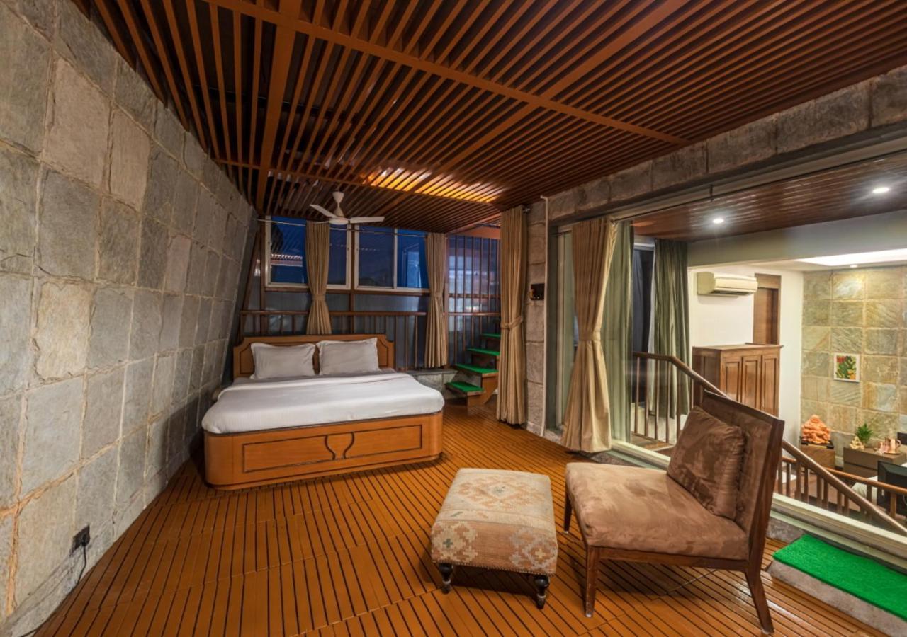 Saffronstays Urja, Lonavala - Private Villa With 2 Pools, Spa Room, Private Elevator & Waterfall Экстерьер фото